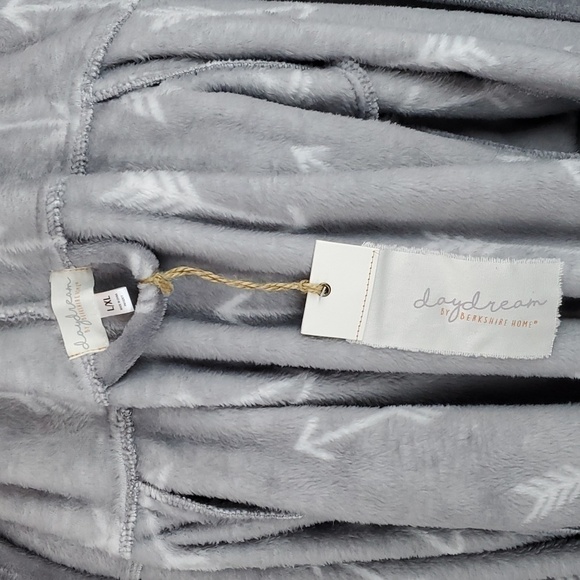 Day Dream by Berkshire Womens Gray Ultra Soft Fuzzy Hooded Robe Graphics Sz.L/XL - Picture 9 of 11